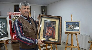 Gittiği sergiden etkilendi, şimdi kendi sergisini açtı