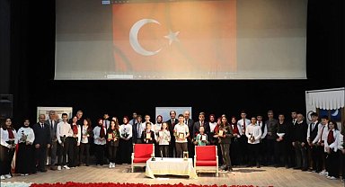 Gönen'de İstiklal Marşı'nın 104. yılında anlamlı kutlama