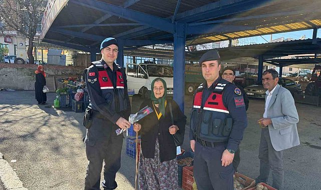 Gördes'te jandarma ekipleri şehit annelerini unutmadı