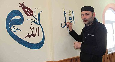 Görev yaptığı camiyi hat sanatıyla nakış nakış süsledi
