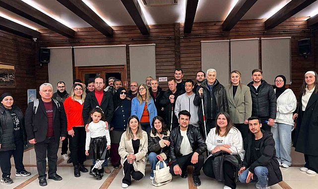 Görme engelli gençler ve üniversite öğrencileri iftarda buluştu