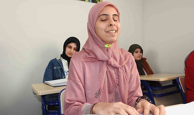 Görme engelli öğrenciler, mukabele geleneğini Braille alfabesiyle sürdürüyor