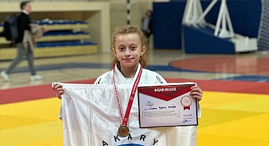 Gülfem Aysima Bilecik'ten şampiyonlukla döndü