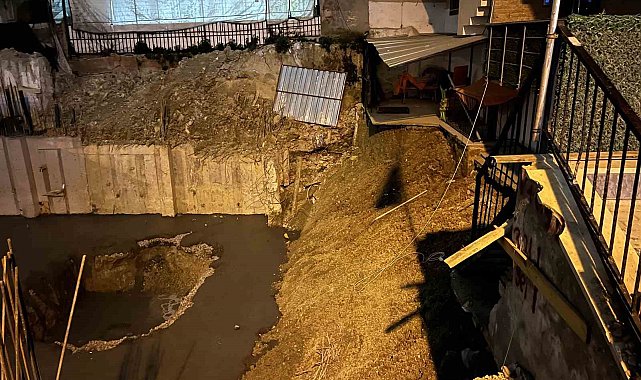 Güngören'de 6 katlı binanın bitişiğindeki inşaat alanında toprak kayması yaşandı