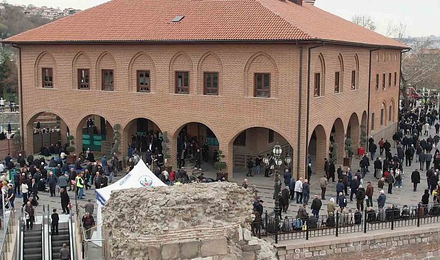 Hacı Bayram Camii'nde gün boyu yoğunluk yaşanıyor