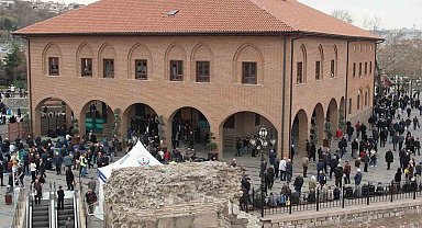 Hacı Bayram Camii'nde gün boyu yoğunluk yaşanıyor