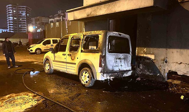 Hafif ticari araç alevler içerisinde kalmıştı kundakladıkları ortaya çıktı