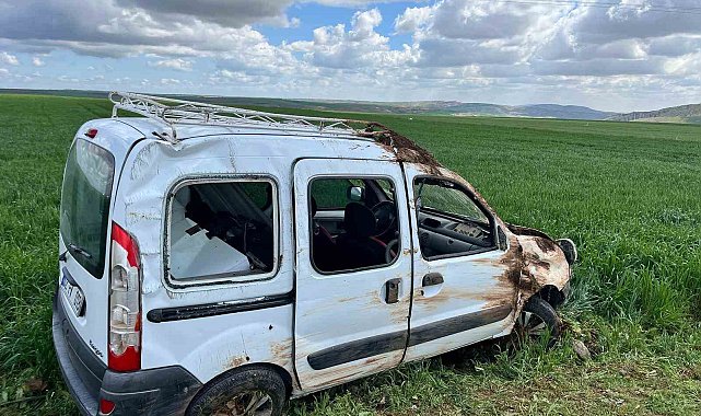 Hafif ticari araç ile otomobil çarpıştı: 6 yaralı