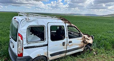 Hafif ticari araç ile otomobil çarpıştı: 6 yaralı