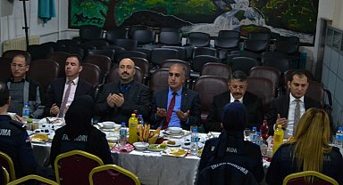 Hakkari Valisi Ali Çelik, cezaevi personeli ile iftar programında buluştu