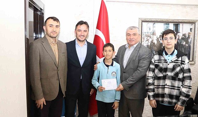 Harçlıklarını biriktirip Filistin'e bağışladılar