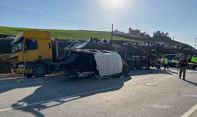 Hatay'da 2 araç çarpıştı: Ölü ve yaralılar var