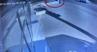 Hatay'da istinat duvarına çarpan otomobil dereye uçtu