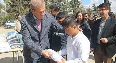 Hayırsever iş adamından özel ihtiyaçlı öğrencilere hediye