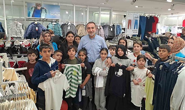 Hayırsever İş İnsanı Mustafa Düger'den Yetim Çocuklara Bayramlık Hediyesi
