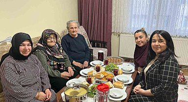 Hazırlanan yemekler ihtiyaç sahibi ailelerin iftar sofralarına ulaştırılıyor
