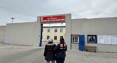 Hırsızlık suçundan 18 yıl 10 ay hapis cezasıyla aranan şahsı JASAT yakaladı
