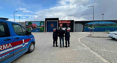 Hırsızlık suçundan aranan şahsı jandarma yakaladı