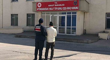 Hırsızlık suçundan hapis cezasıyla aranan şahsı jandarma yakaladı