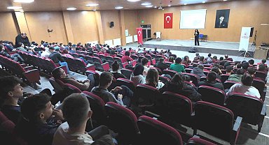Hisarcık'ta lise öğrencilerine "Dijital Bağımlılık" konulu konferans