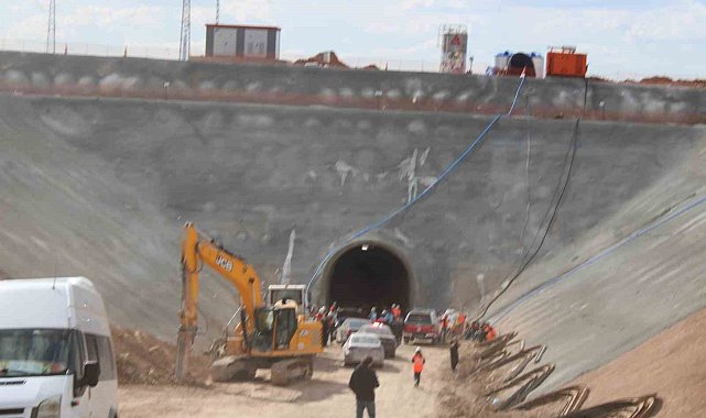 Hızlı tren şantiyesinde kaya düşmesi: 1 ölü, 1 yaralı