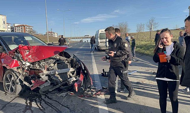 Hurdaya dönen otomobilden yara almadan çıktı, gözyaşlarını tutamadı