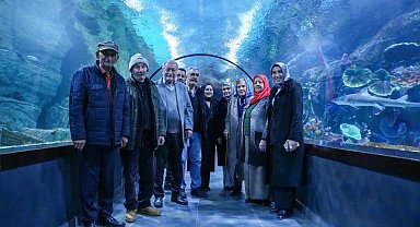 Huzurevi sakinlerinin akvaryum keyfi