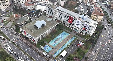 İBB binası önünde sessizlik hakim