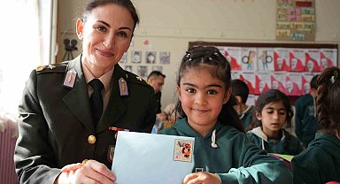 Iğdır'da minikler ilk mektuplarını Mehmetçiğe yazdı