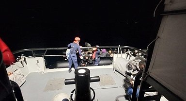 İHA ile tespit edilen göçmen botuna denizden operasyon