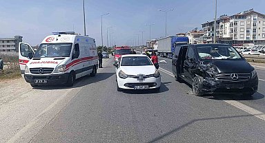 İki araç çarpıştı, sürücüler hastaneye gitmedi