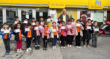 İlkokul öğrencileri bayram coşkusunu kartlara döktü