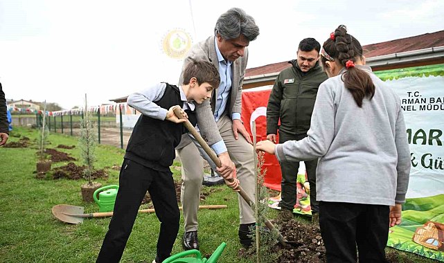 İlkokul öğrencileri fidan dikti