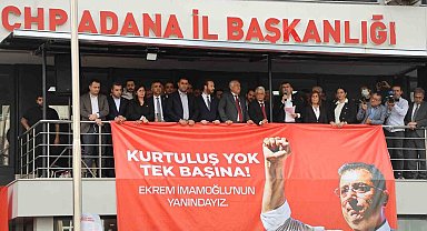 İmamoğlu'nun gözaltına alınması sonrası Adana'da CHP'liler partide toplandı