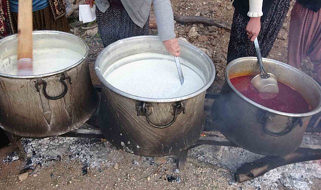 İmece usulü odun ateşinde kazanlar kaynadı iftar yapıldı