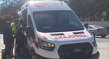 İşçi servisten inen kişiye motosiklet çarptı