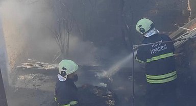 İskenderun'da evin bahçesinden alevler yükseldi
