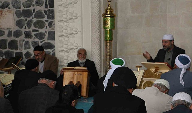 İslam aleminin 5. Harem-i Şerif'inde mukabele geleneği devam ediyor