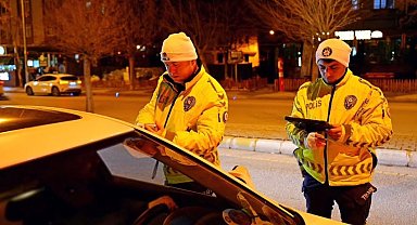 Isparta'da 1 saatte 10 araç ve sürüsüne idari para cezası kesildi
