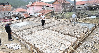 Isparta'da evi tamamen yanan aileye yeni bir yuva için belediye harekete geçti