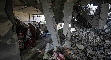 İsrail'in yerinden edilen Filistinlilerin sığındığı okula düzenlediği saldırıda 30 kişi öldü
