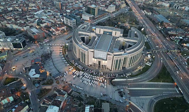 İstanbul Adalet Sarayı önünde alınan güvenlik önlemi havadan görüntülendi