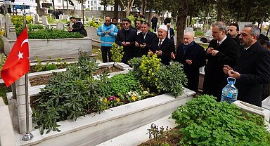 İstanbul Beylikdüzü'nde şehit kabirleri bayrama hazır