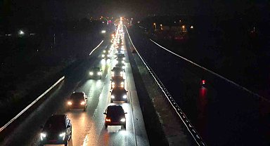 İstanbul'a dönüş: Tekirdağ'da trafik yoğunluğu