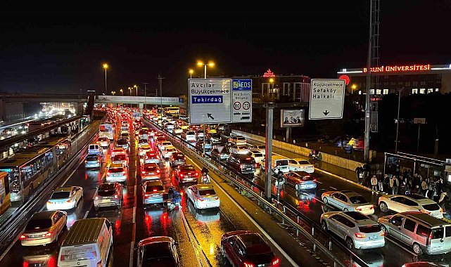 İstanbul'da bayramda trafik yoğunluğu yağmurun etkisiyle yüzde 74'e yükseldi