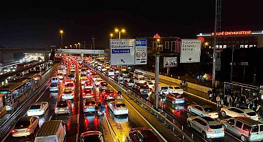 İstanbul'da bayramda trafik yoğunluğu yağmurun etkisiyle yüzde 74'e yükseldi