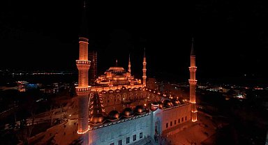 İstanbul'daki camilerde Kadir Gecesi yoğunluğu havadan görüntülendi