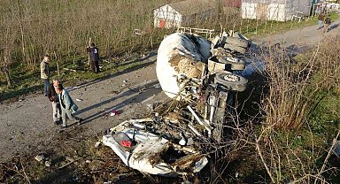 İstinat duvarından uçan beton mikseri kağıt gibi ezildi: 1 yaralı