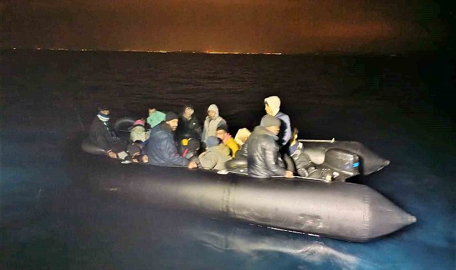 İzmir açıklarında 24 düzensiz göçmen yakalandı