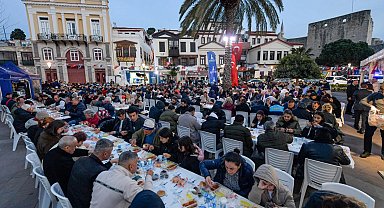 İzmir bereket sofrasını Çeşme'de kurdu